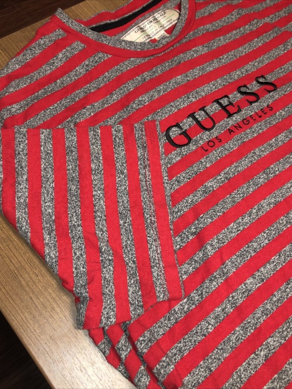 GUESS Originals T-Shirt Medium Red Gray Striped Logo Graphic Short Sleeve Mens - Picture 4 of 10